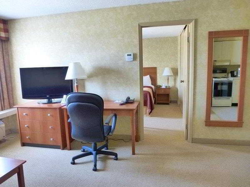 Best Western Plus Rose City Suites Велланд Номер фото