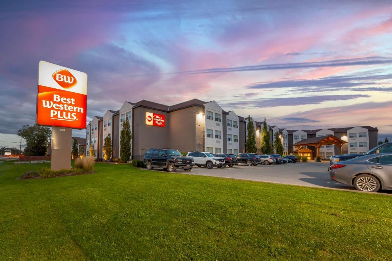 Best Western Plus Rose City Suites Велланд Екстер'єр фото