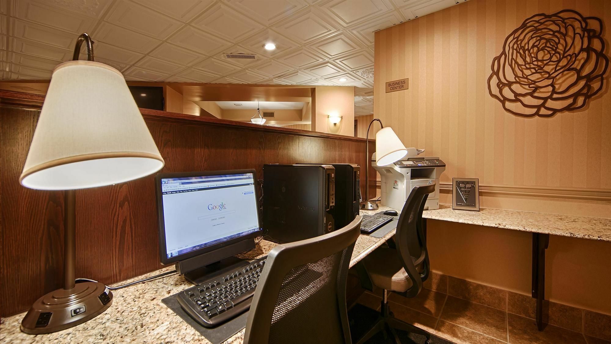 Best Western Plus Rose City Suites Велланд Екстер'єр фото